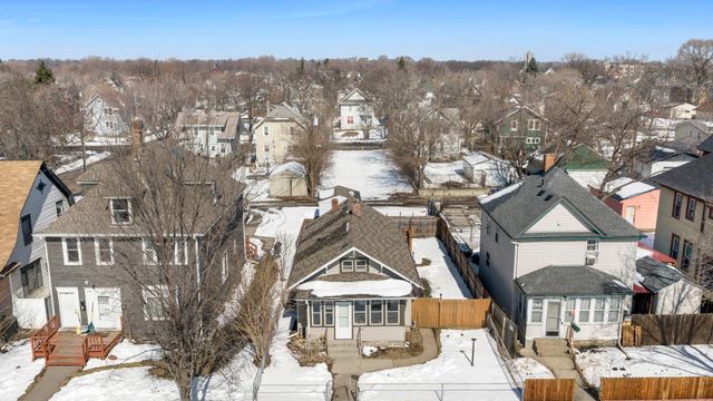 909 Saint Anthony Avenue, Saint Paul, MN 55104