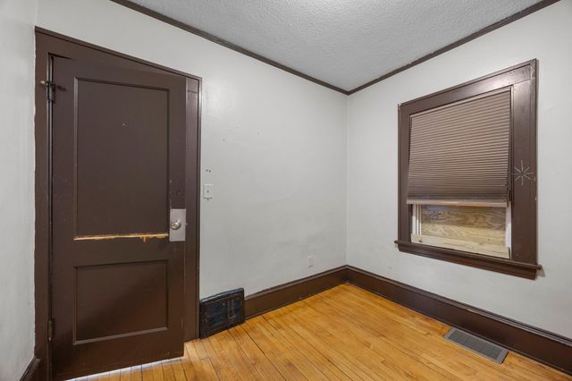 909 Saint Anthony Avenue, Saint Paul, MN 55104