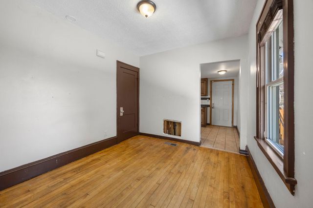 909 Saint Anthony Avenue, Saint Paul, MN 55104