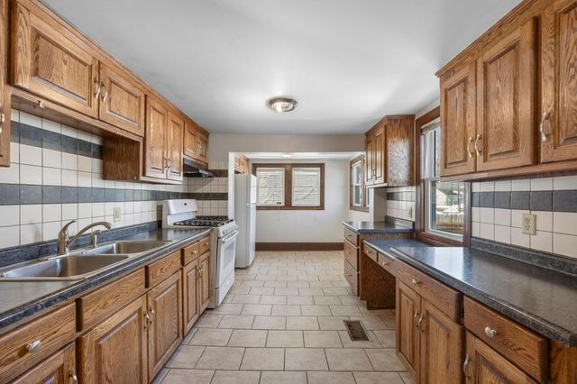 909 Saint Anthony Avenue, Saint Paul, MN 55104