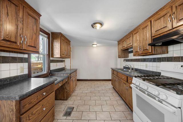 909 Saint Anthony Avenue, Saint Paul, MN 55104