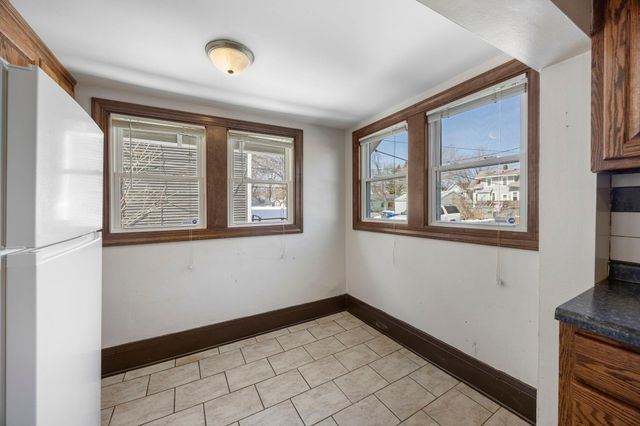 909 Saint Anthony Avenue, Saint Paul, MN 55104