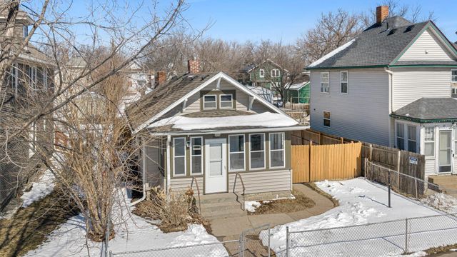 909 Saint Anthony Avenue, Saint Paul, MN 55104