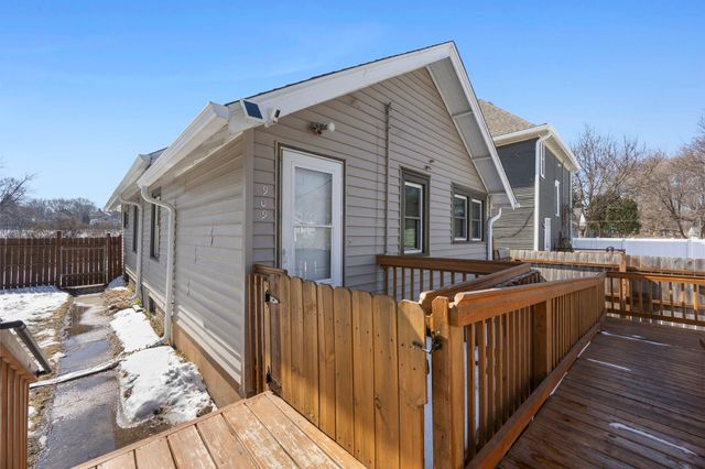 909 Saint Anthony Avenue, Saint Paul, MN 55104