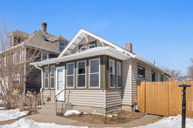 909 Saint Anthony Avenue, Saint Paul, MN 55104