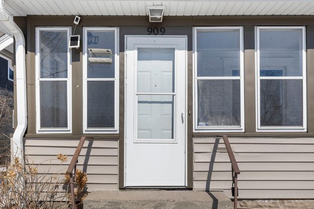 909 Saint Anthony Avenue, Saint Paul, MN 55104