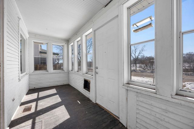 909 Saint Anthony Avenue, Saint Paul, MN 55104