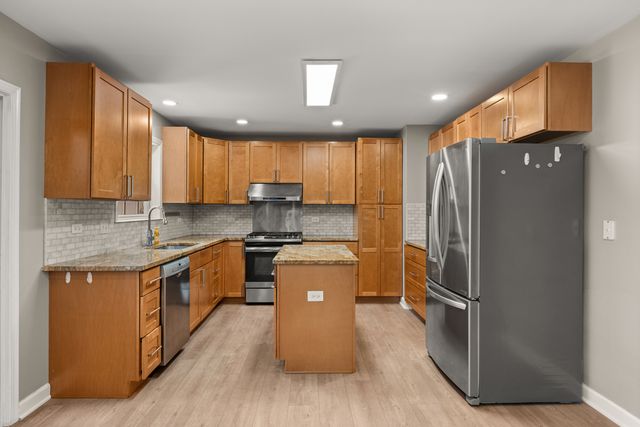 754 Rockhurst Road, Bolingbrook, IL 60440