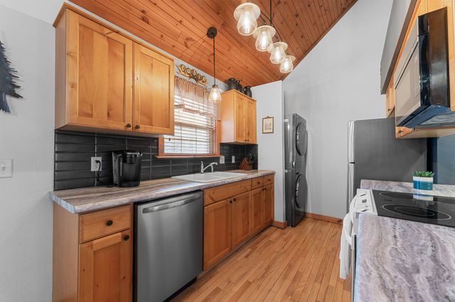 28 Stepping Stone Way, Branson West, MO 65737