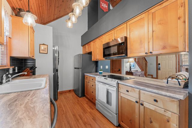 28 Stepping Stone Way, Branson West, MO 65737