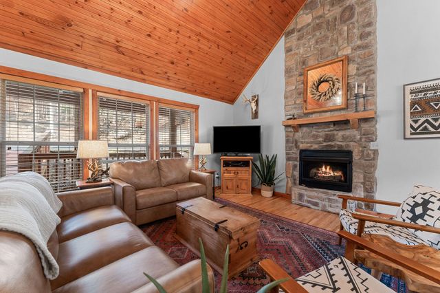 28 Stepping Stone Way, Branson West, MO 65737