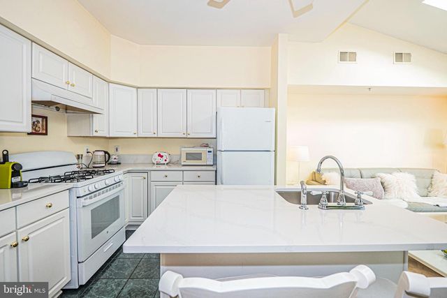 44186 SHADY GLEN TER, Ashburn, VA 20147