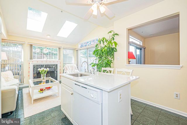 44186 SHADY GLEN TER, Ashburn, VA 20147