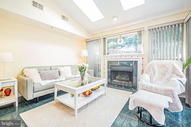 44186 SHADY GLEN TER, Ashburn, VA 20147