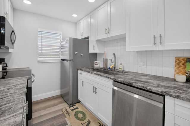 689 NE 6th Court 4030, Boynton Beach, FL 33435