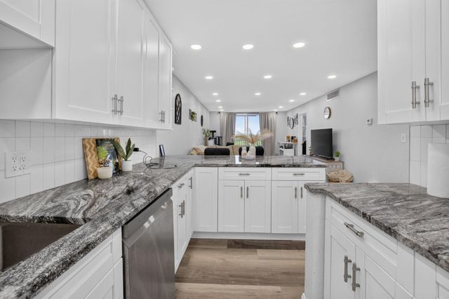 689 NE 6th Court 4030, Boynton Beach, FL 33435