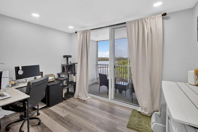 689 NE 6th Court 4030, Boynton Beach, FL 33435