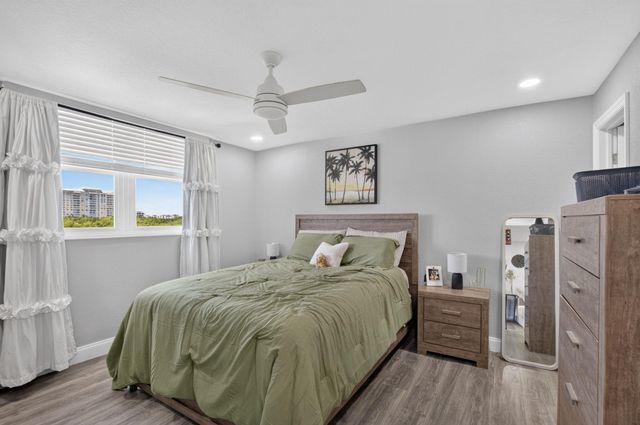 689 NE 6th Court 4030, Boynton Beach, FL 33435