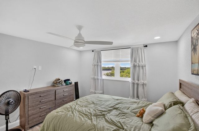 689 NE 6th Court 4030, Boynton Beach, FL 33435