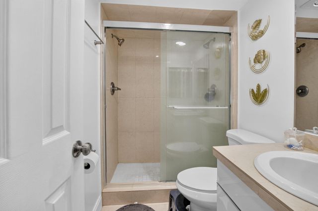 689 NE 6th Court 4030, Boynton Beach, FL 33435