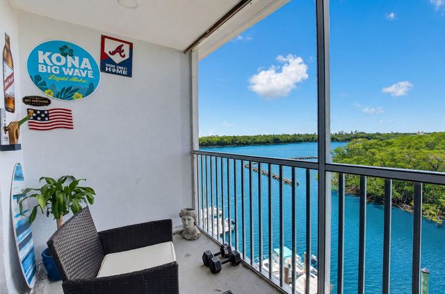 689 NE 6th Court 4030, Boynton Beach, FL 33435