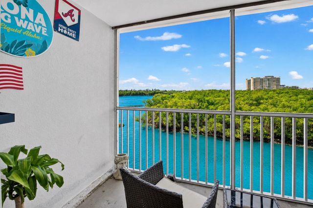 689 NE 6th Court 4030, Boynton Beach, FL 33435