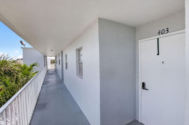 689 NE 6th Court 4030, Boynton Beach, FL 33435