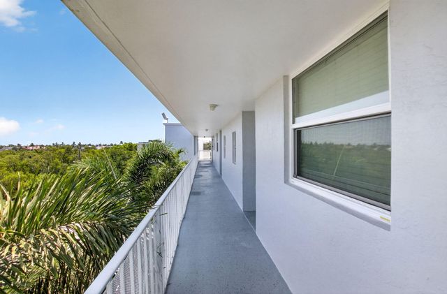 689 NE 6th Court 4030, Boynton Beach, FL 33435