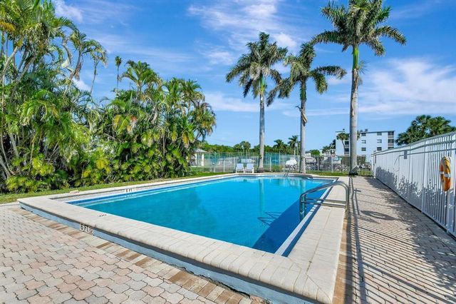689 NE 6th Court 4030, Boynton Beach, FL 33435