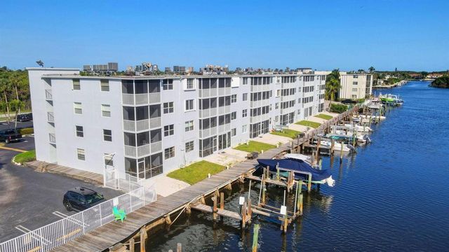 689 NE 6th Court 4030, Boynton Beach, FL 33435