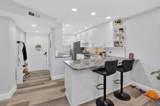 689 NE 6th Court 4030, Boynton Beach, FL 33435