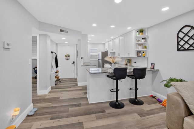 689 NE 6th Court 4030, Boynton Beach, FL 33435
