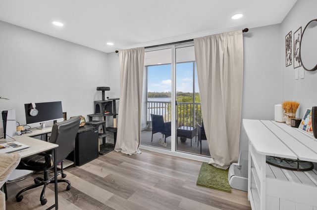 689 NE 6th Court 4030, Boynton Beach, FL 33435