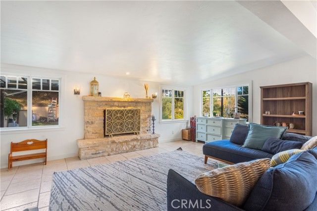 1027 S Live Oak Park, Fallbrook, CA 92028