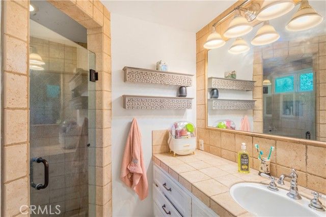 1027 S Live Oak Park, Fallbrook, CA 92028