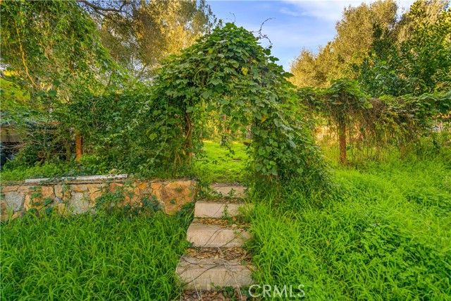 1027 S Live Oak Park, Fallbrook, CA 92028