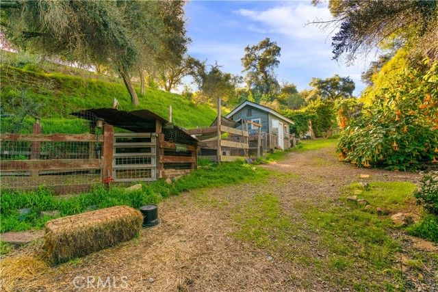 1027 S Live Oak Park, Fallbrook, CA 92028