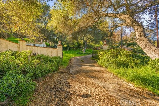 1027 S Live Oak Park, Fallbrook, CA 92028