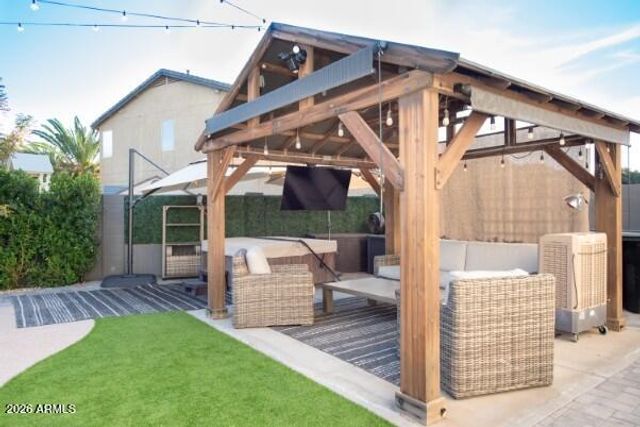 127 N DATE PALM Drive, Gilbert, AZ 85234