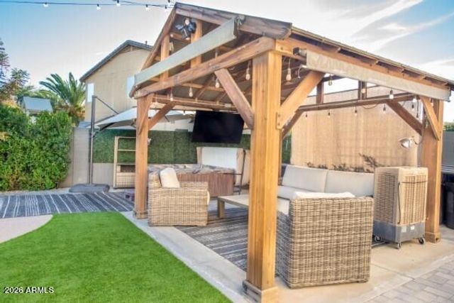 127 N DATE PALM Drive, Gilbert, AZ 85234