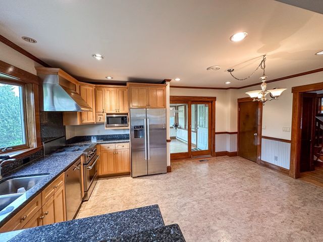 4 Lafrance Drive, Hudson, MA 01749