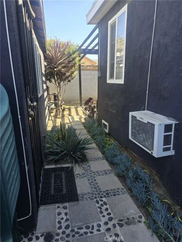 6700 10th, Los Angeles, CA 90043