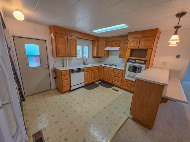 989 Rogue lea Lane, Grants Pass, OR 97526