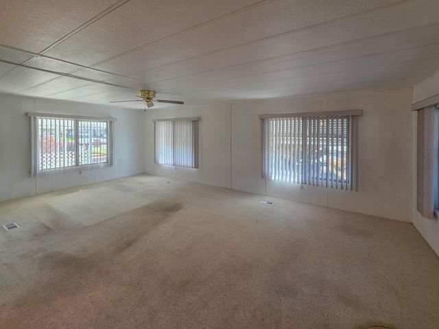 989 Rogue lea Lane, Grants Pass, OR 97526