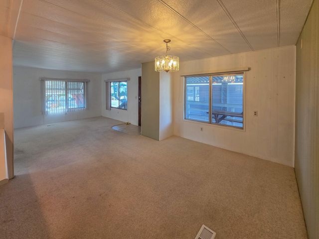 989 Rogue lea Lane, Grants Pass, OR 97526