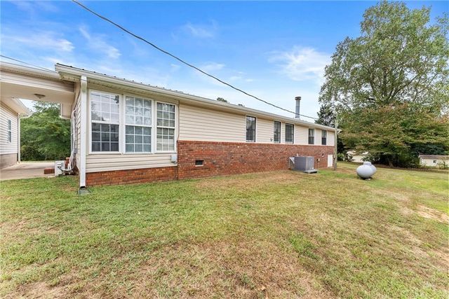 1689 Old State Road, Pendergrass, GA 30567