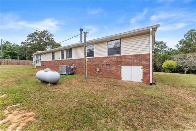 1689 Old State Road, Pendergrass, GA 30567