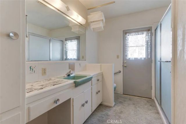 22040 Tiara Street, Woodland Hills, CA 91367