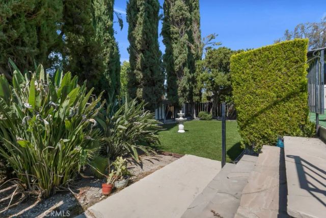 22040 Tiara Street, Woodland Hills, CA 91367