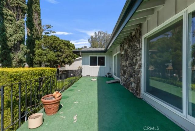 22040 Tiara Street, Woodland Hills, CA 91367